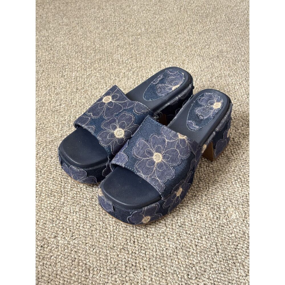 Vintage Rouge Denim Embroidered Sandals Size 9